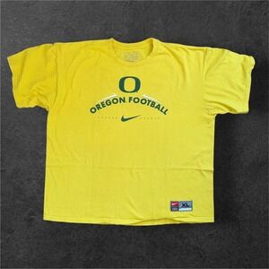Nike Oregon Ducks Football T-Shirt Mens XL Yellow Short Sleeve Helmet Graphic